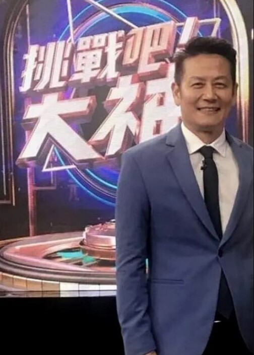 极品大波浪萝莉被五个黑人中出潮喷 - 清新女录海报